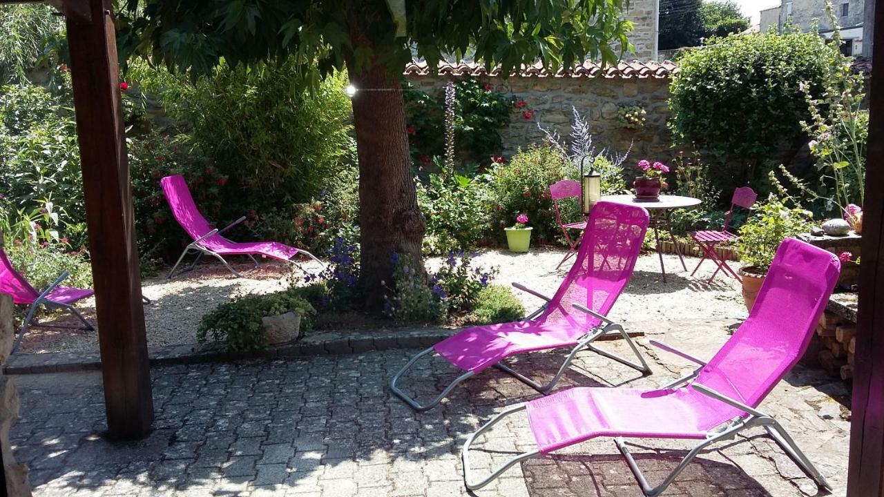L' Esterlanges Suite Famille 2 Chambres 4 Personnes Proche Puydufou Saint-Vincent-Sterlanges Exteriör bild