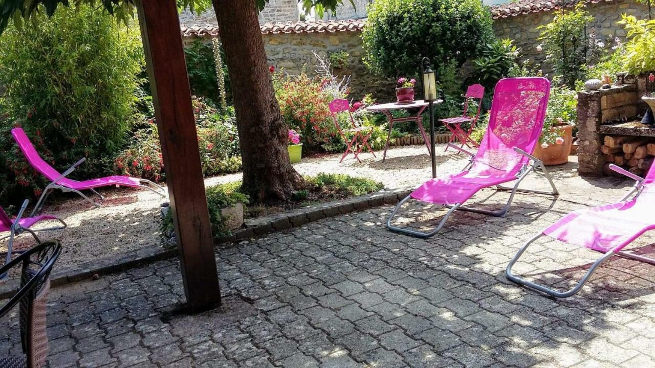 L' Esterlanges Suite Famille 2 Chambres 4 Personnes Proche Puydufou Saint-Vincent-Sterlanges Exteriör bild