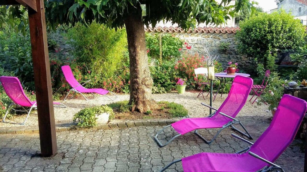 L' Esterlanges Suite Famille 2 Chambres 4 Personnes Proche Puydufou Saint-Vincent-Sterlanges Exteriör bild